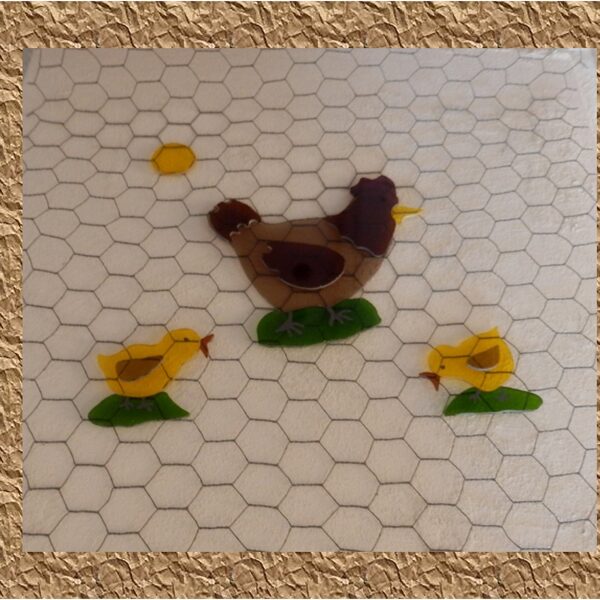 POULE 1 Fusing sur Grillage