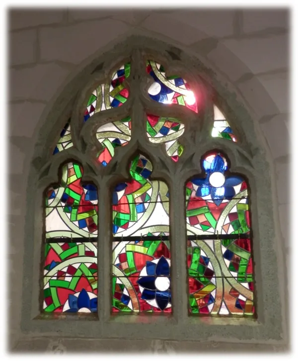 Création Contemporaine dans Fenestrage Gothique